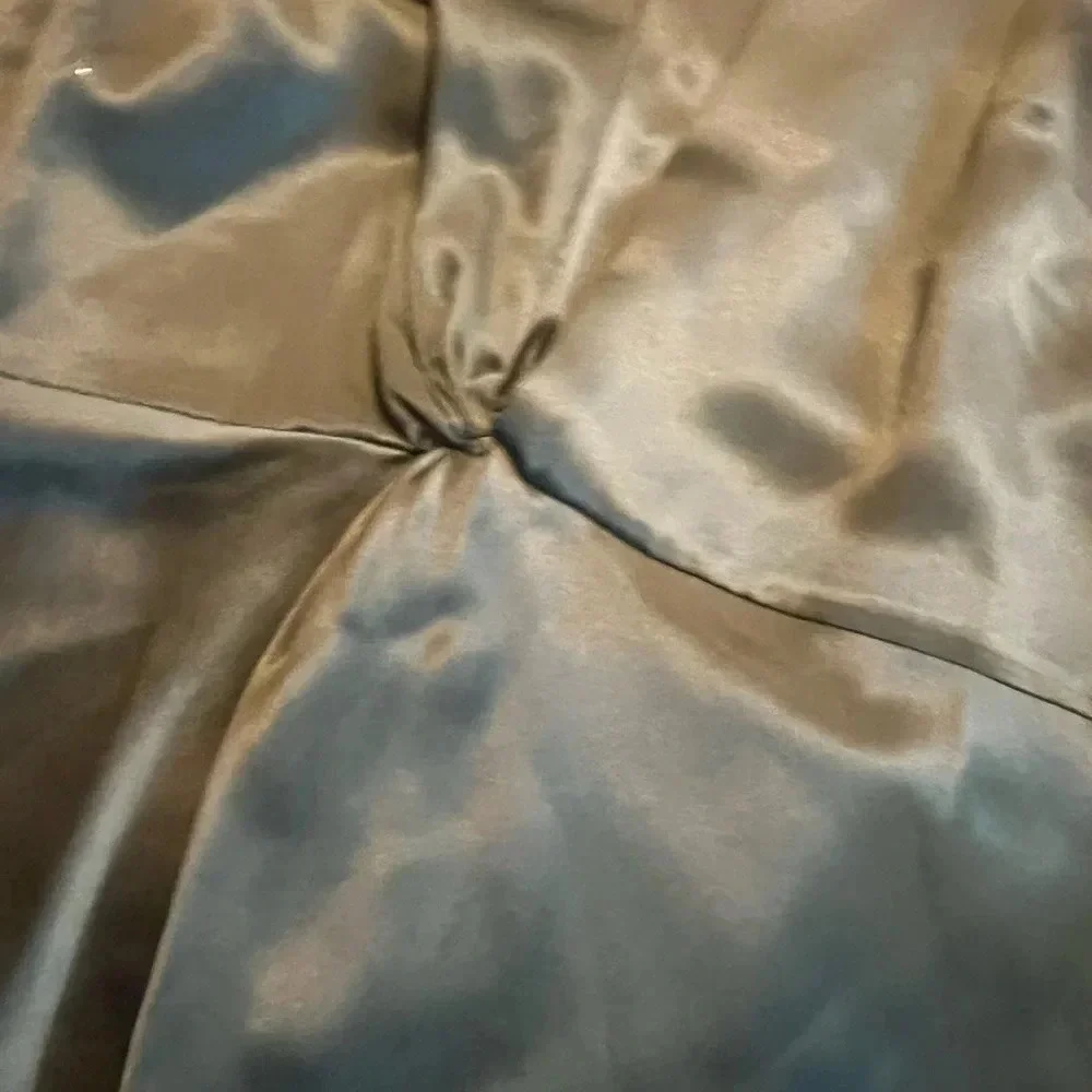 CINQ À SEPT Amari Twist Front Cutout Silk Top - Picture 5 of 6